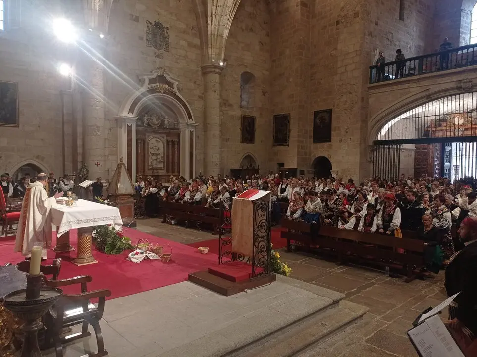 Misa Indumentaria tradicional zamorana