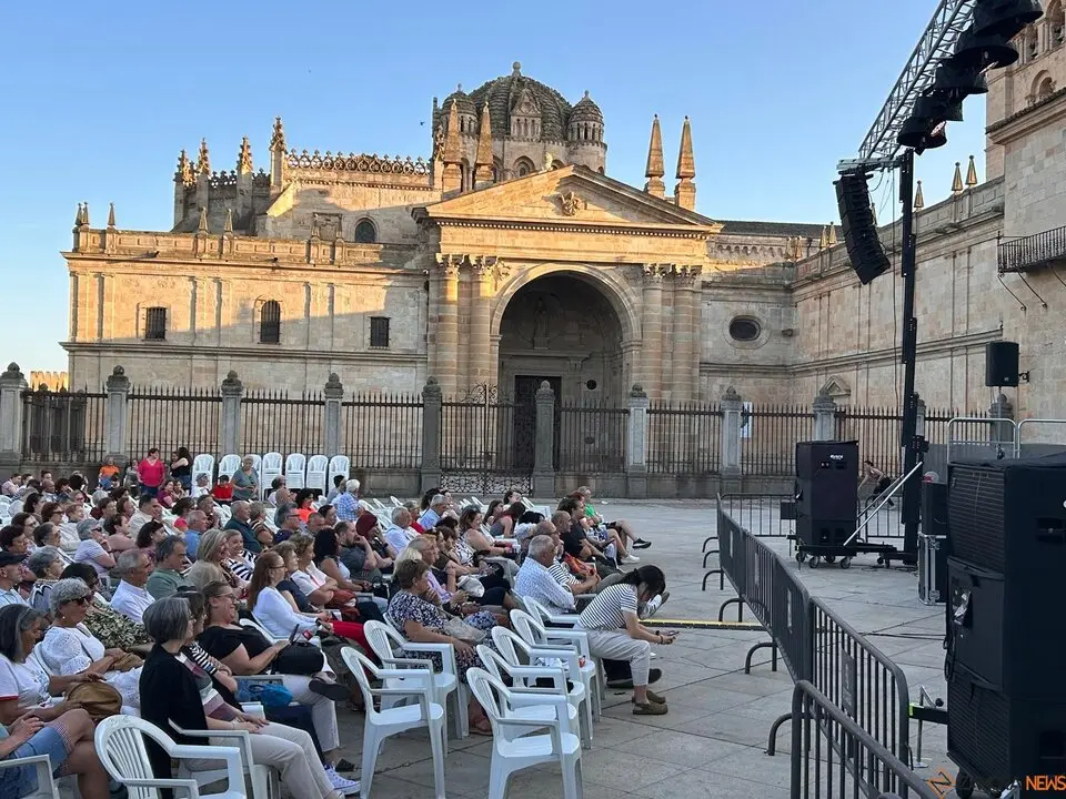 XXXII Muestra de Folklore, Rosa Sánchez, Pablo Carpintero y el Grupo de Danzas Doña Urraca