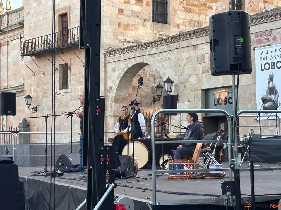 XXXII Muestra de Folklore, Rosa Sánchez, Pablo Carpintero y el Grupo de Danzas Doña Urraca