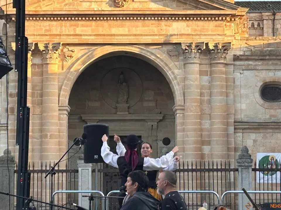 XXXII Muestra de Folklore, Rosa Sánchez, Pablo Carpintero y el Grupo de Danzas Doña Urraca