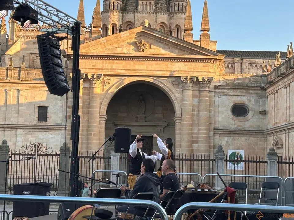 XXXII Muestra de Folklore, Rosa Sánchez, Pablo Carpintero y el Grupo de Danzas Doña Urraca