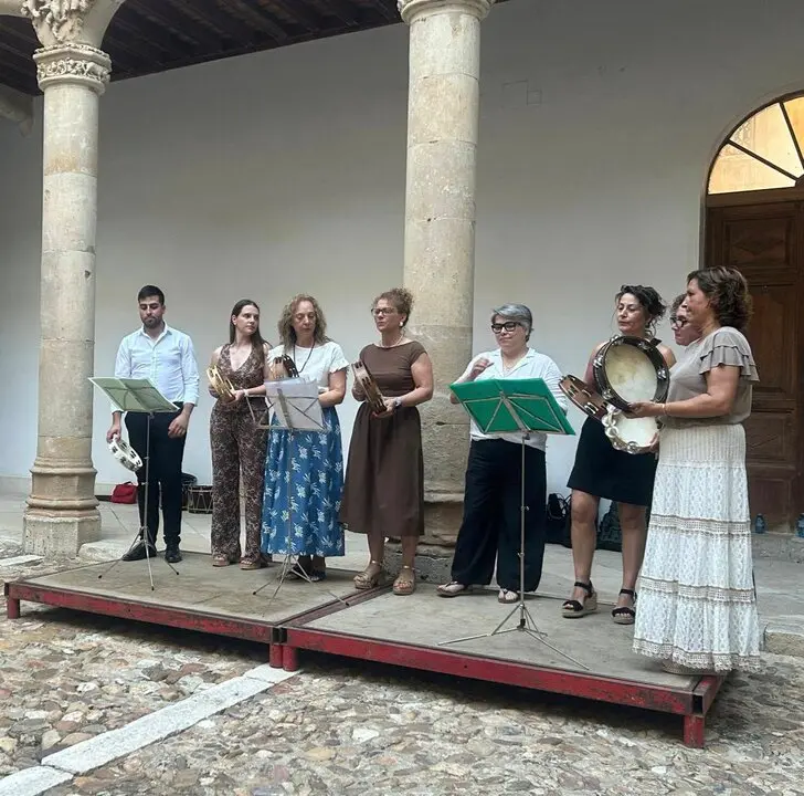 Finde curso escuela de Folklore Toro
