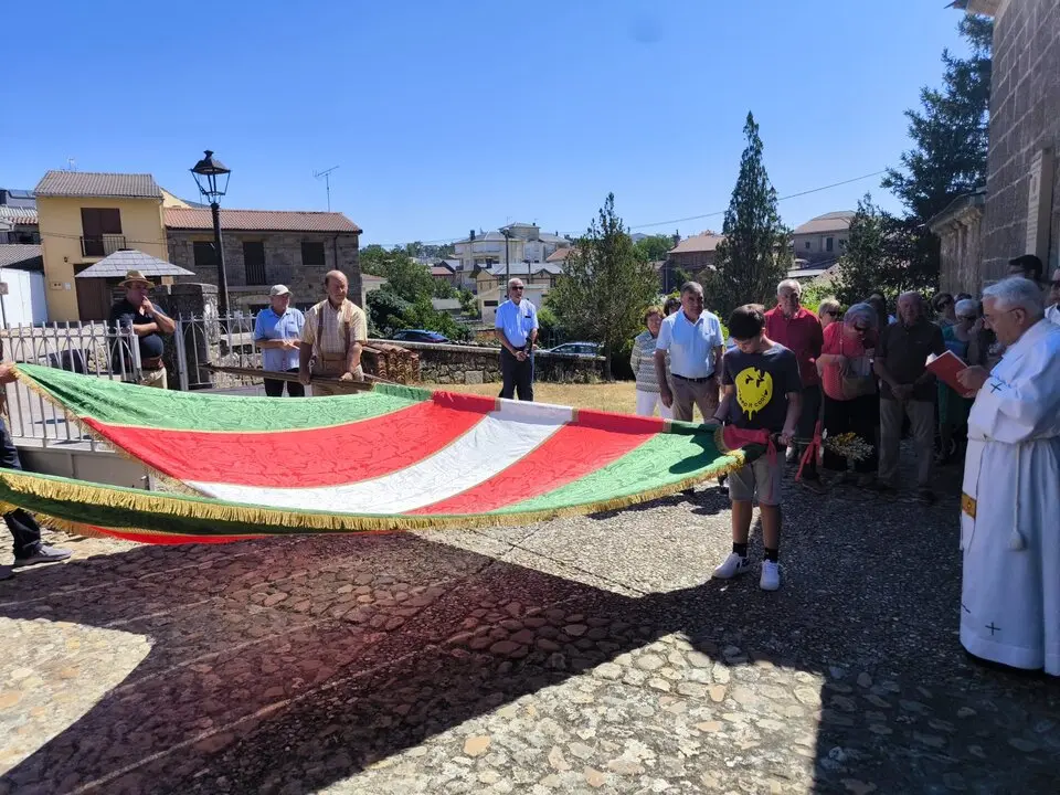 pendón Mombuey y procesión  (12)