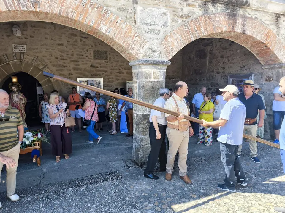 pendón Mombuey y procesión  (14)