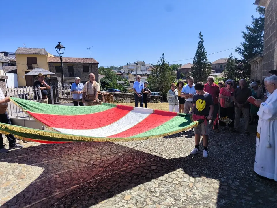 pendón Mombuey y procesión  (20)