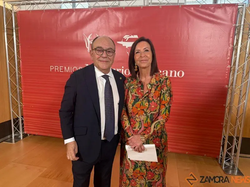 Enrique Oliveira presidente de la Camara de Comercio y la directora general de Comercio y Consumo, María Petit