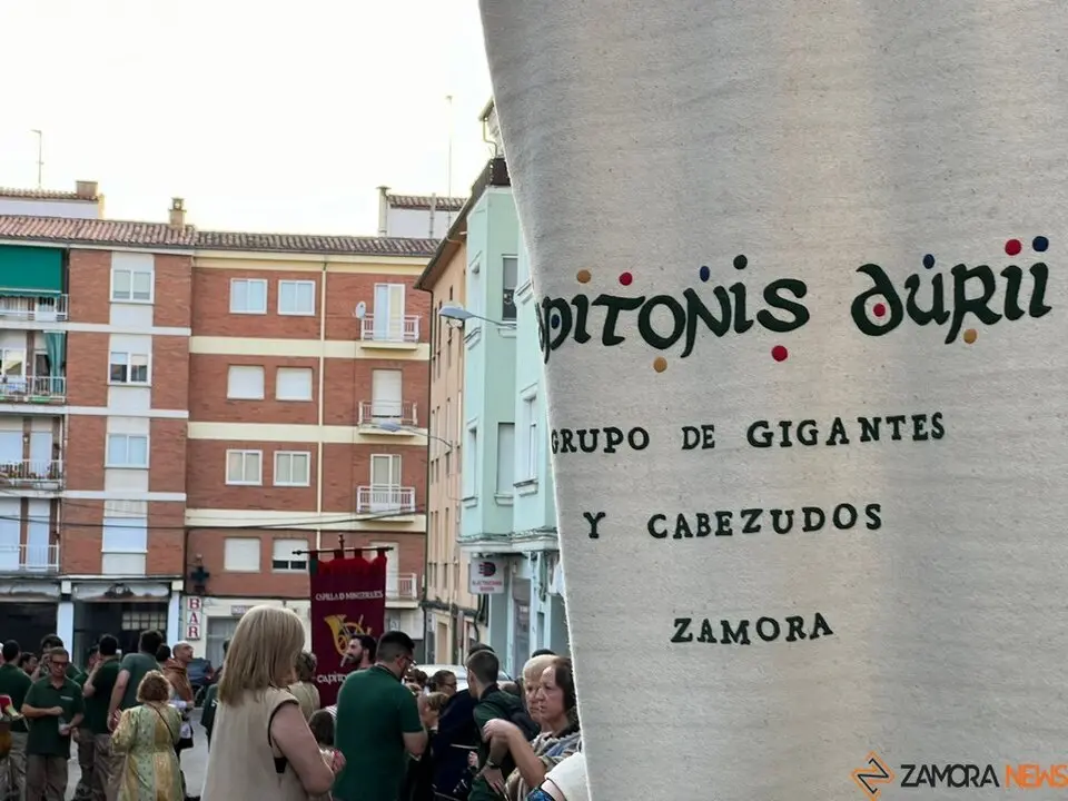 Pasacalles Gigantes y Cabezudos Capitonis Durii