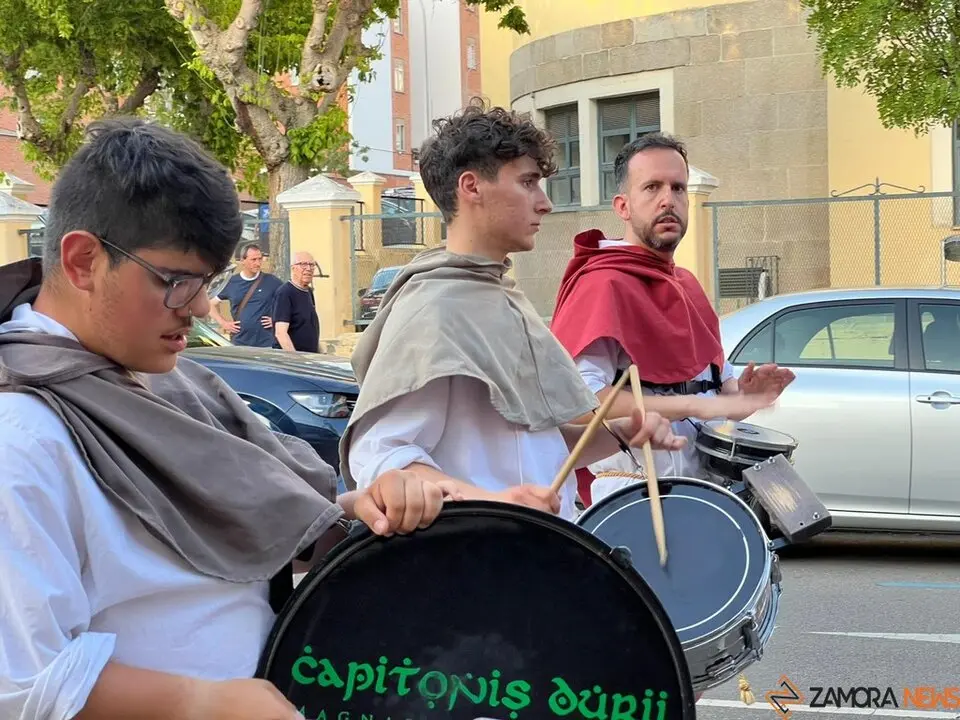 Pasacalles Gigantes y Cabezudos Capitonis Durii_20