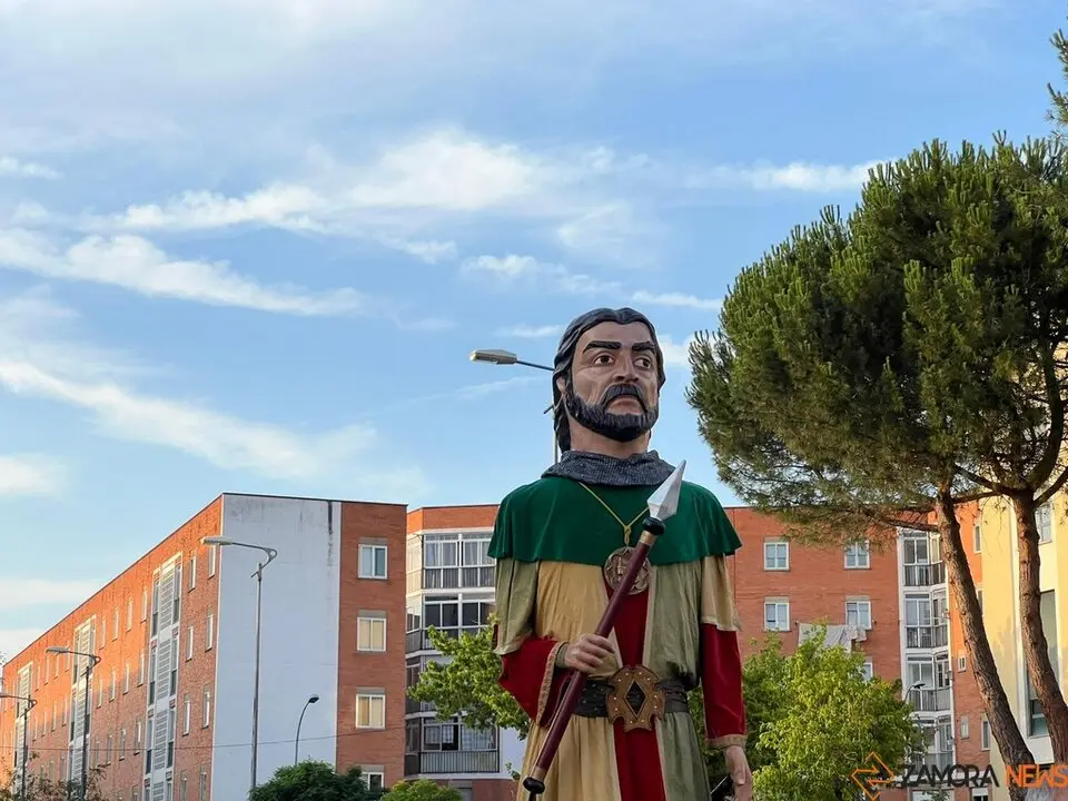 Pasacalles Gigantes y Cabezudos Capitonis Durii_26