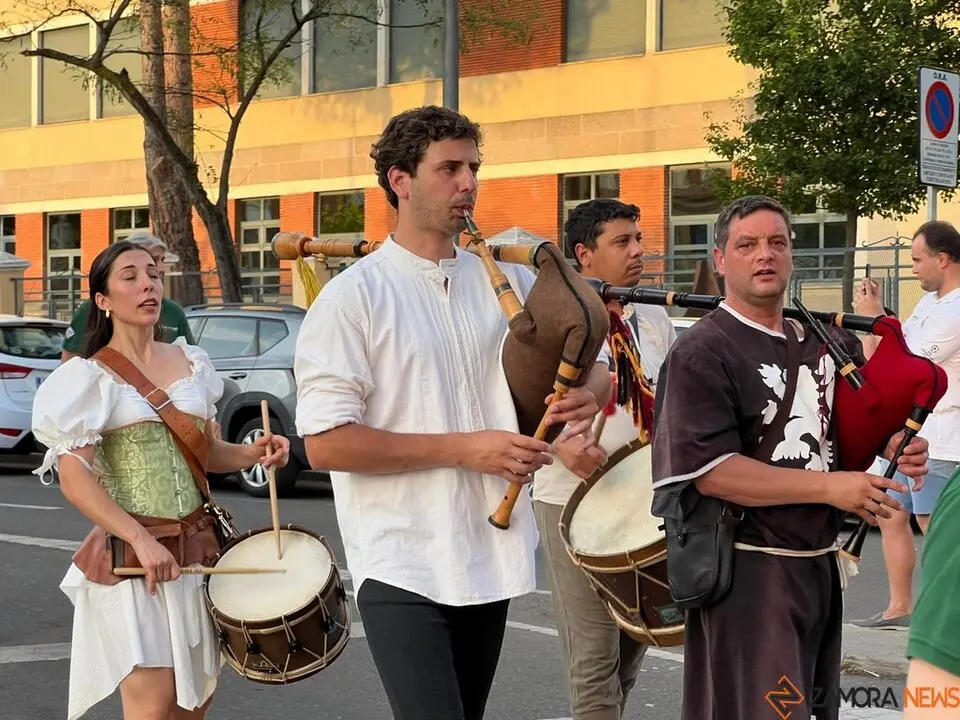 Pasacalles Gigantes y Cabezudos Capitonis Durii_31