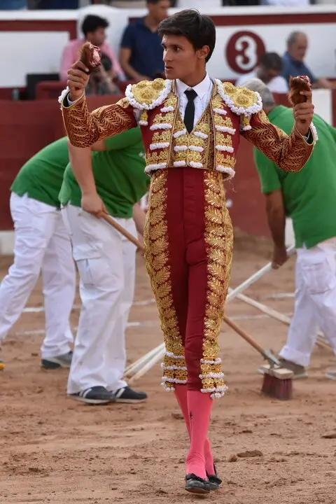 8bd0cd17-f4f6-4fef-bdc2-81c9ba7aaa39