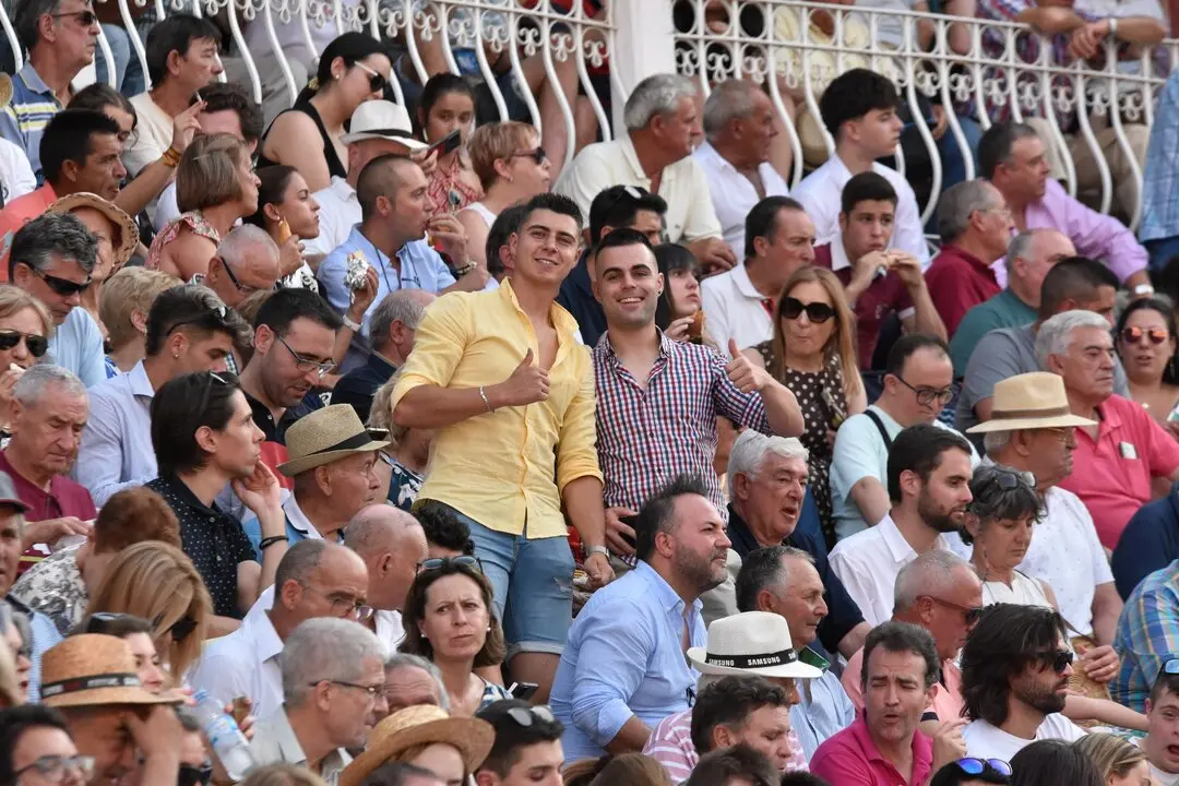 19329996-05fb-4848-be03-93ed4b1e5a1d