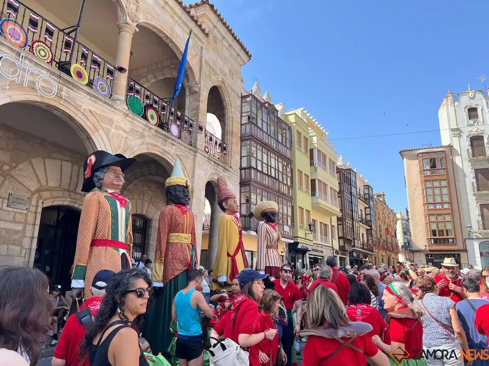 Pasacalles de gigantes y gigantillas _2