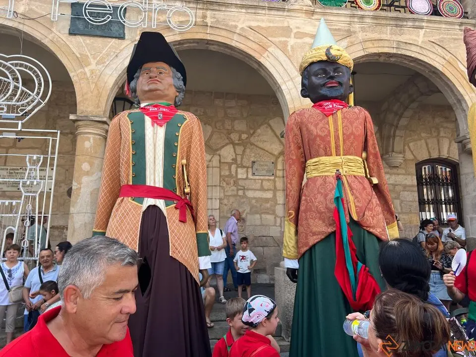 Pasacalles de gigantes y gigantillas _6