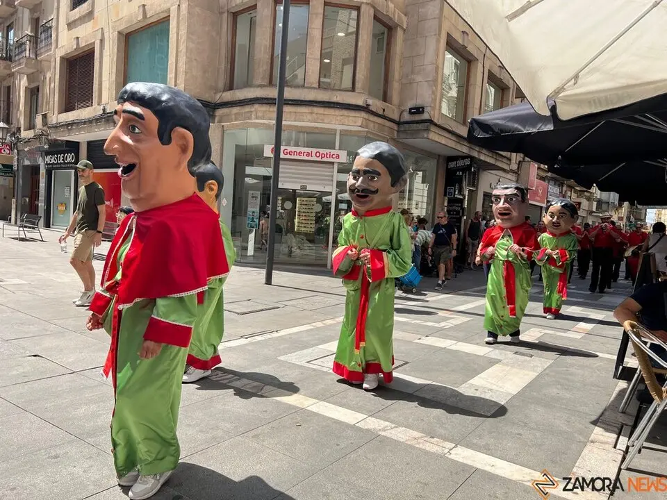 Pasacalles de gigantes y gigantillas _20