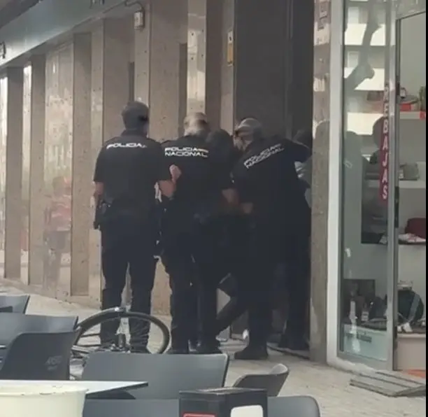detención en tres cruces