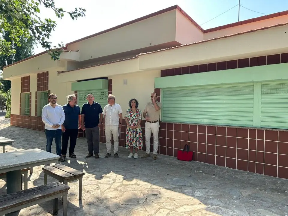 Diputación de Zamora y Ayuntamiento visitan el edificio de Los Pelambres