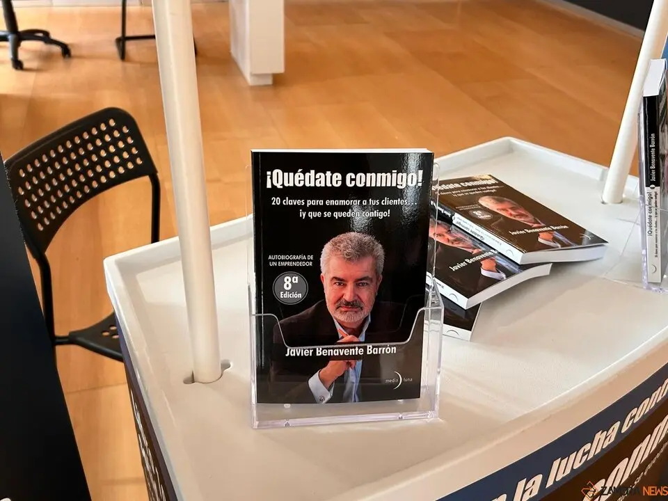 La sociedad de la soledad, Teatro Ramos Carrión