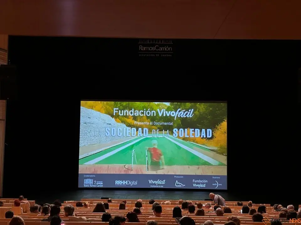 La sociedad de la soledad, Teatro Ramos Carrión