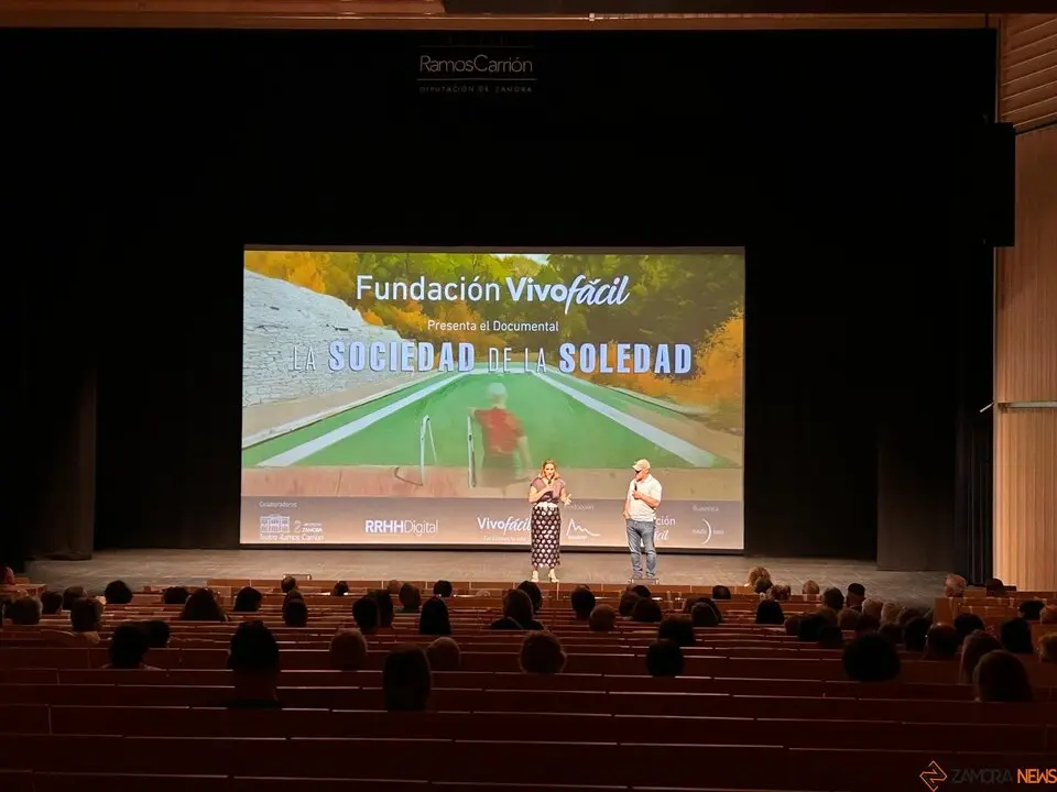 La sociedad de la soledad, Teatro Ramos Carrión