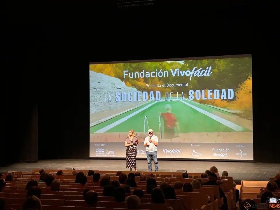 La sociedad de la soledad, Teatro Ramos Carrión