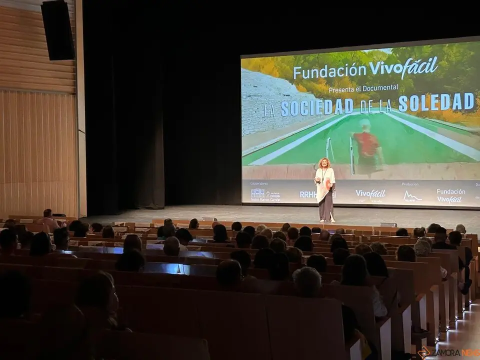 La sociedad de la soledad, Teatro Ramos Carrión