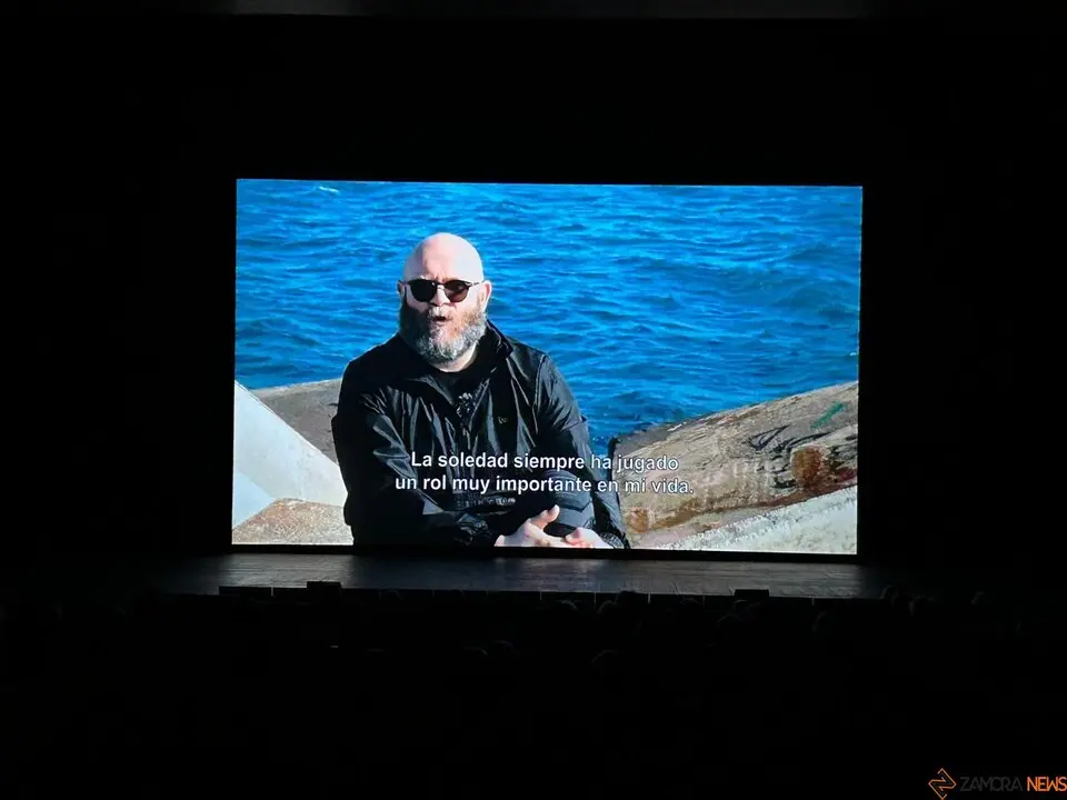 La sociedad de la soledad, Teatro Ramos Carrión