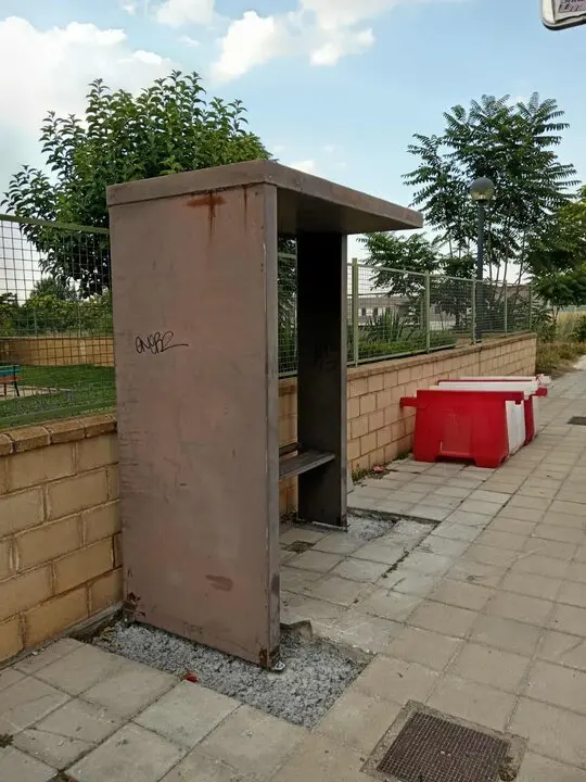 Marquesinas del barrio de Vistalegre en mal estado
