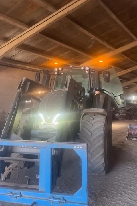 tractor con los rotativos puestos. IMAGEN JOSÉ RAMOS