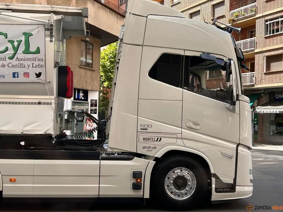 Los camioneros celebran a su patrón, San Cristóbal, por las calles de Zamora