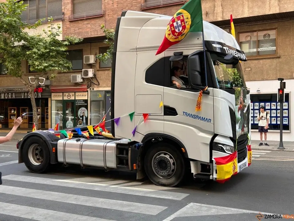 Los camioneros celebran a su patrón, San Cristóbal, por las calles de Zamora