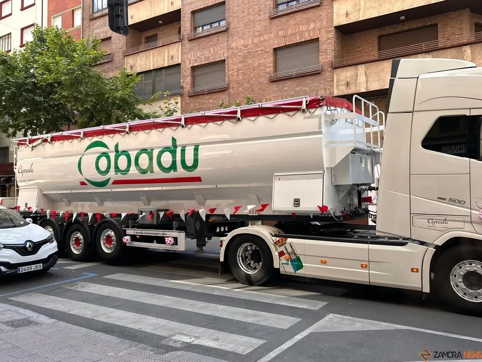 Los camioneros celebran a su patrón, San Cristóbal, por las calles de Zamora