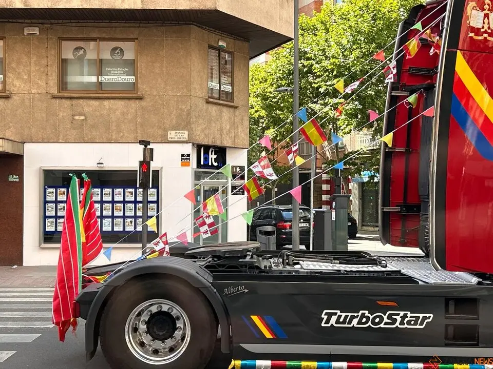 Los camioneros celebran a su patrón, San Cristóbal, por las calles de Zamora
