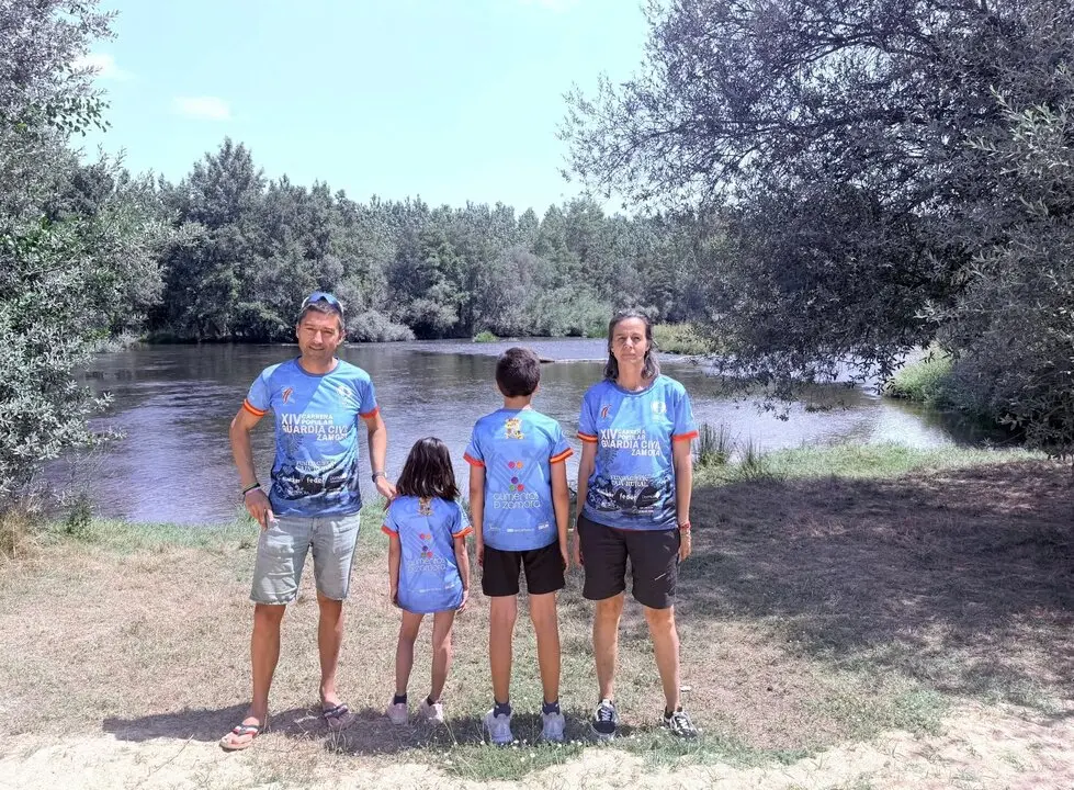Familia de Hugo viste la camiseta de la XIV Carrera Popular de la Guardia Civil de Zamora - imagen de redes sociales