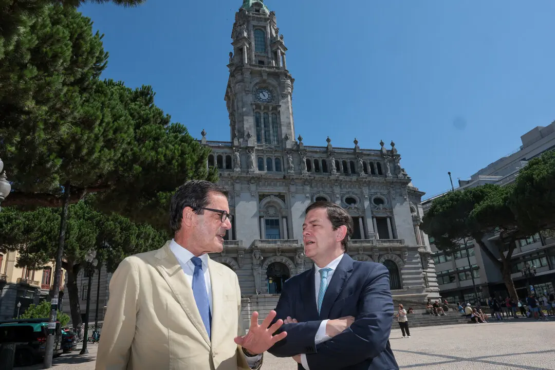 Mañueco junto con el alcalde de Oporto, Rui Moreira