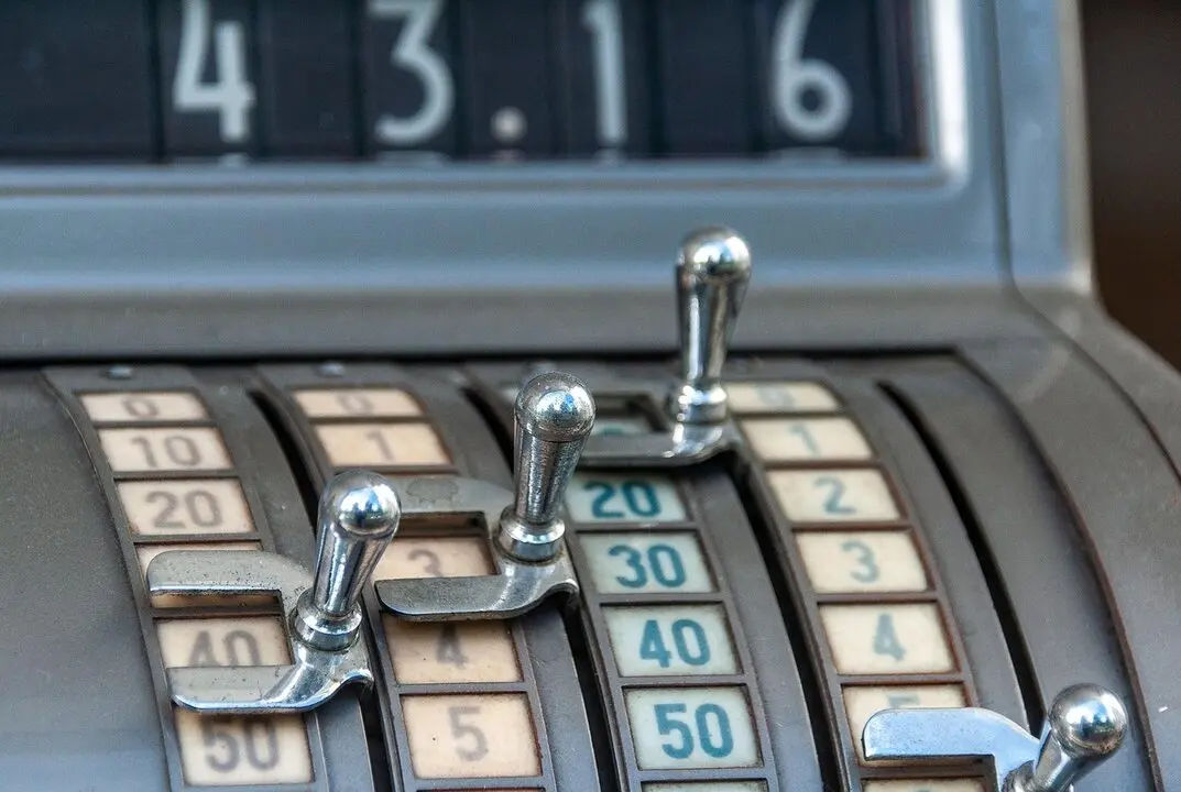 cashbox-7274369_1280__1_