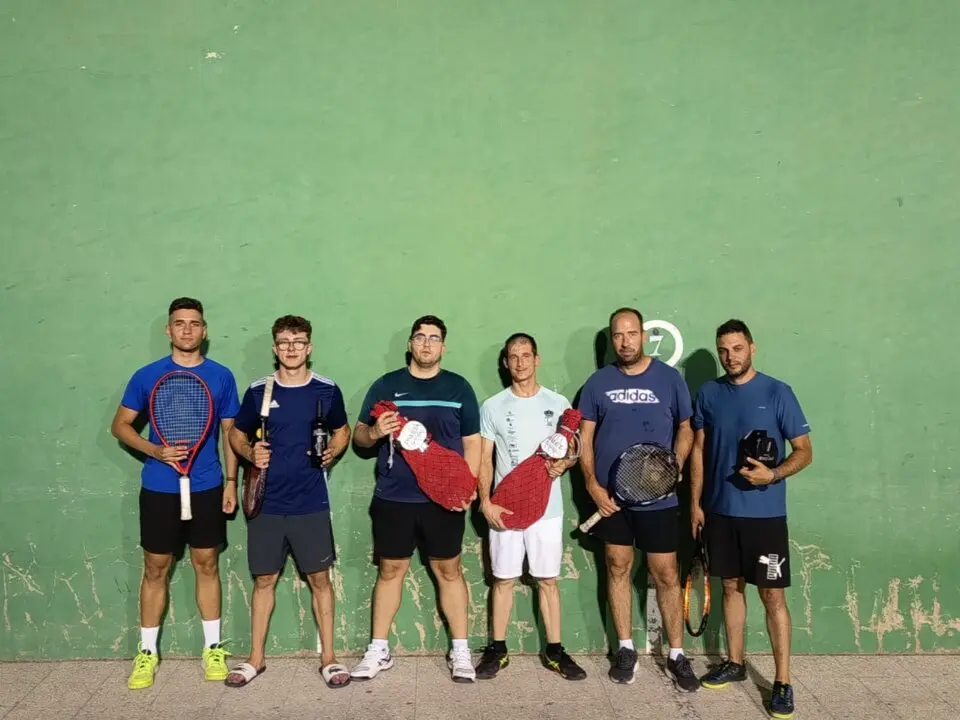 Podio de parejas del Torneo de Frontenis en Cubillos del Pan