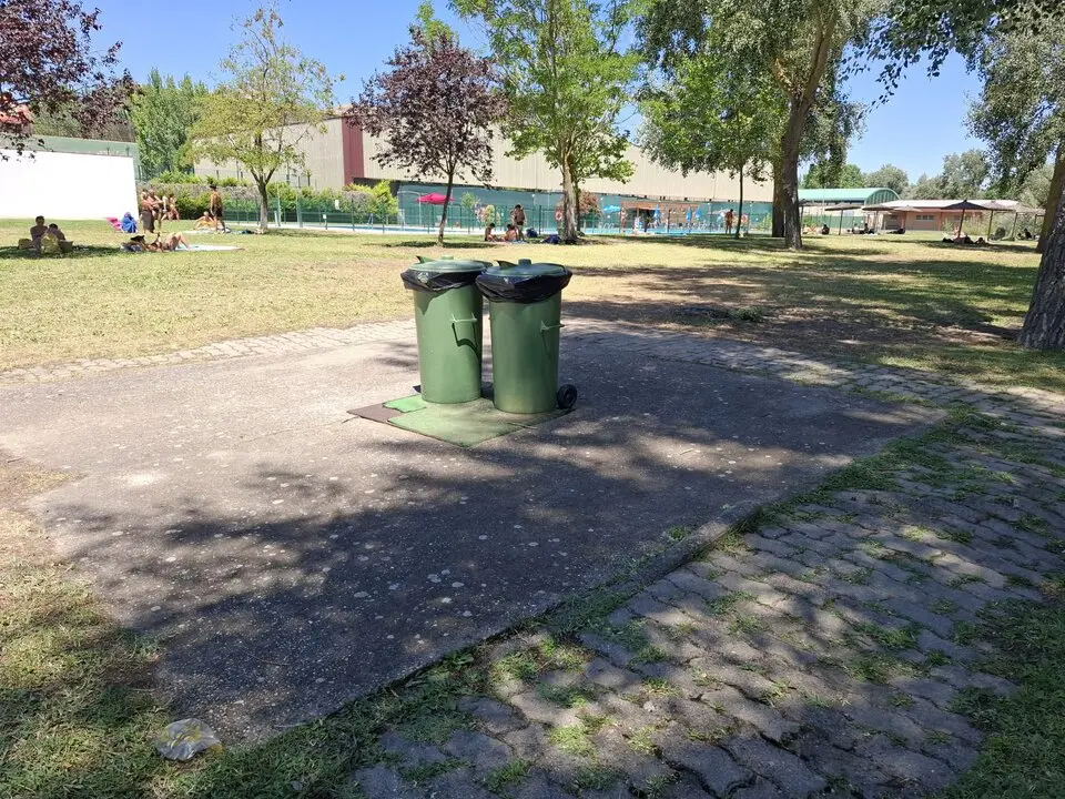 contenedores Piscina Sindical de Zamora