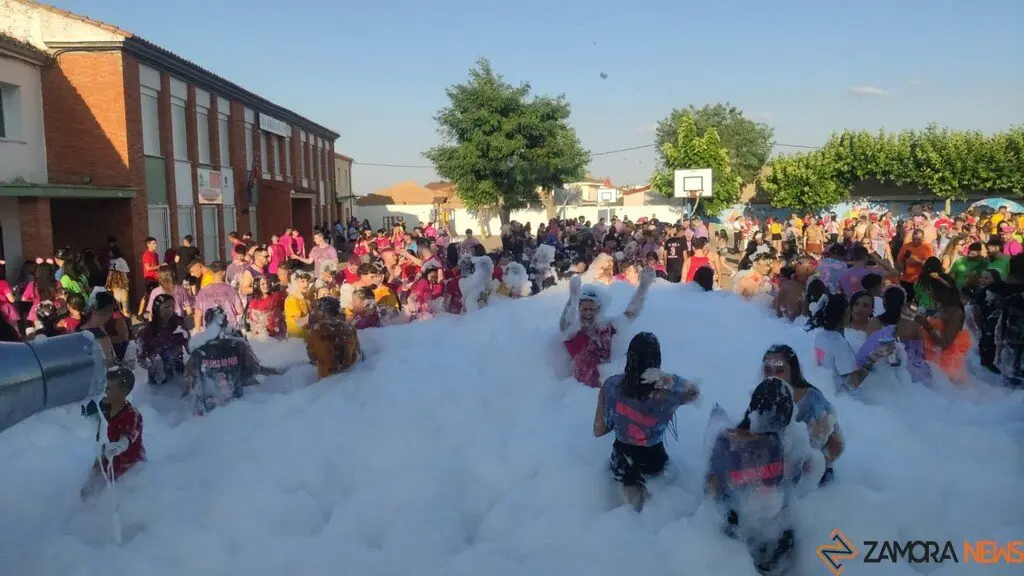 Fiestas de Moraleja del Vino desfile de pañas _3