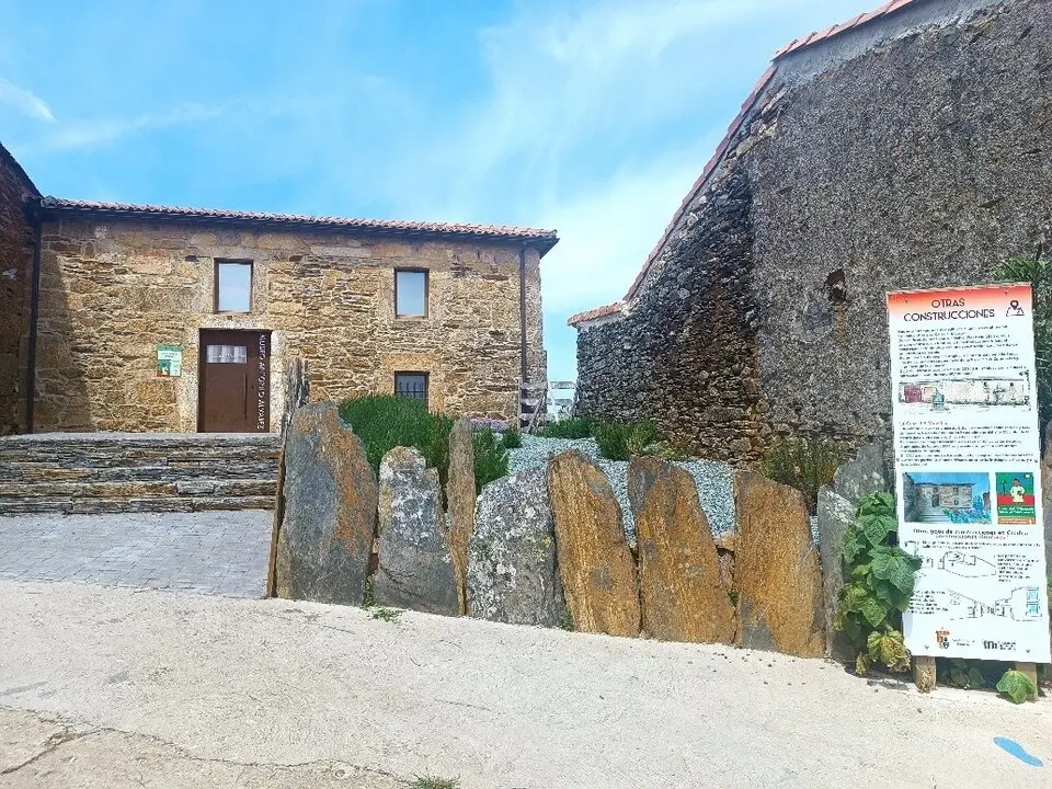 Casa del Maestro-Museo Antonio Álvarez, de Ceadea, imagen del relato de Jovita Álvarez del Río, que irá en la contraportada del volumen actualmente en edición.