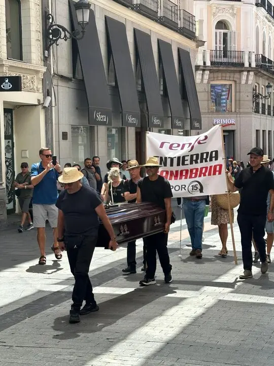 performance fúnebre recorre las calles de Madrid_1
