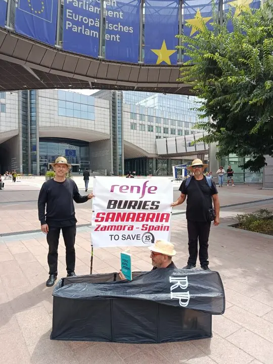 La protesta de Sanabria frente al  Parlamento Europeo