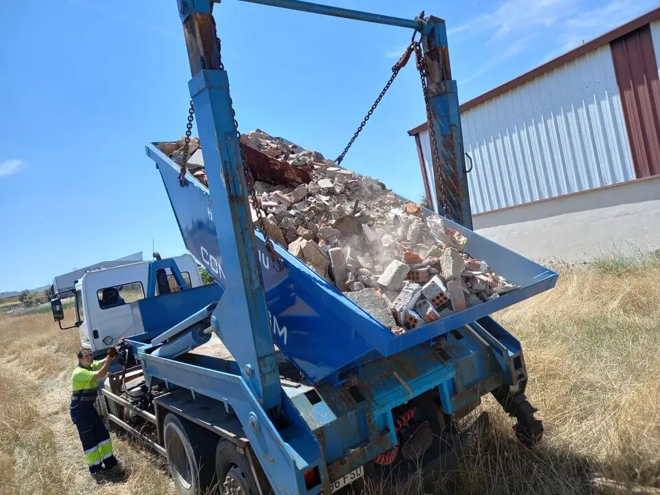 Recogida de residuos de obra menor y podas