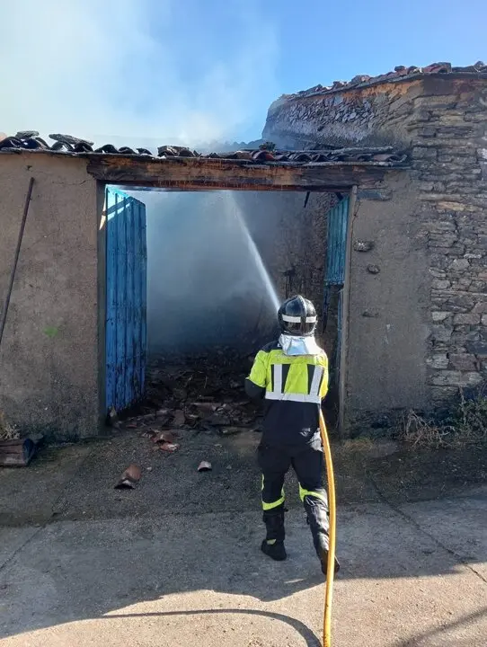 incendio Nave agrícola en El Poyo  (1)