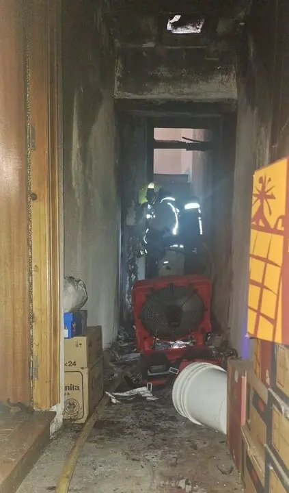 Bomberos incendio calle Mompayo Zamora
