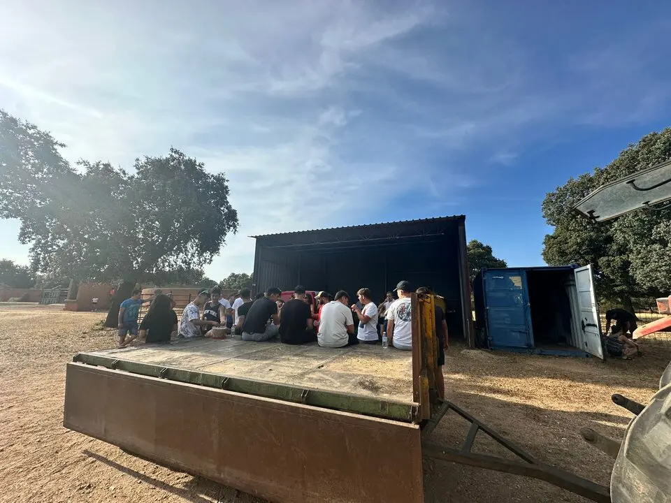 Visita vecinos de Coreses ganadería de los Hermanos  Bragado