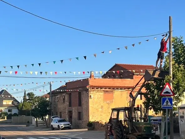 decoración banderines en Fuente Encalada  (2)