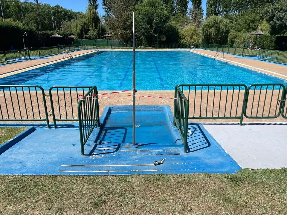 vaso del regato de las piscinas municipales de Benavente