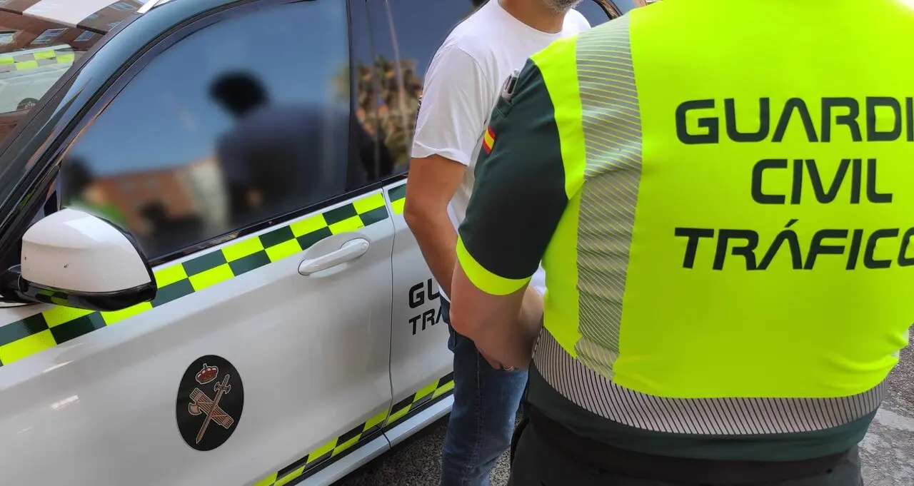 Identificado y investigado un motorista que intentó atropellar a un agente en un control de alcoholemia en Zamora