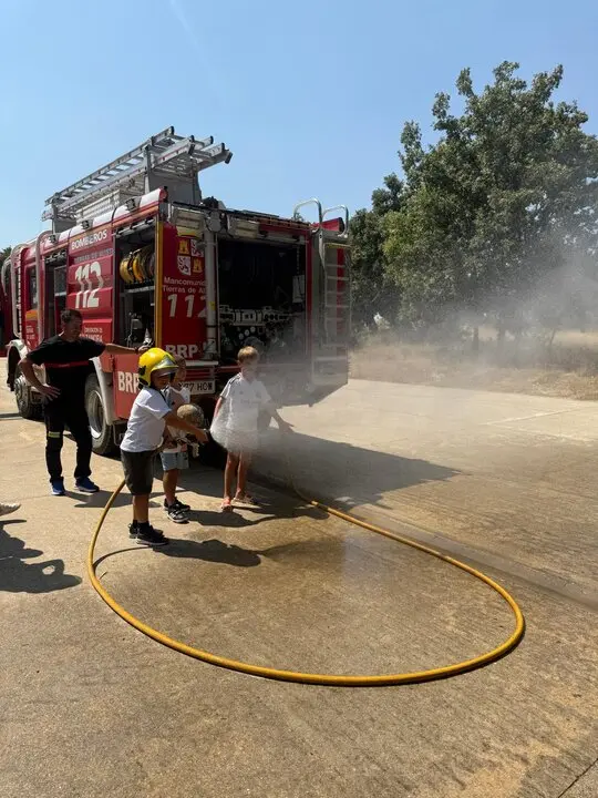 Asociación Cultural El Balcón de Aliste visita el Parque de Bomberos Tierras de Aliste_1
